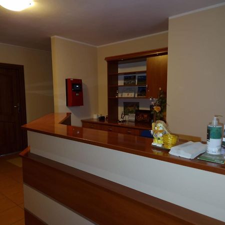 Gosciniec Ustrzycki Hotel Ustrzyki Dolne Buitenkant foto