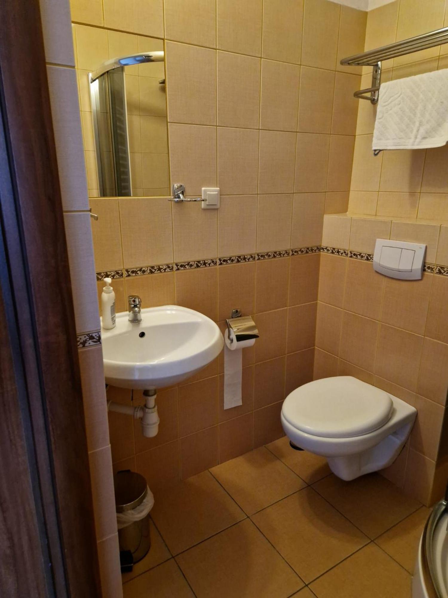 Gosciniec Ustrzycki Hotel Ustrzyki Dolne Buitenkant foto