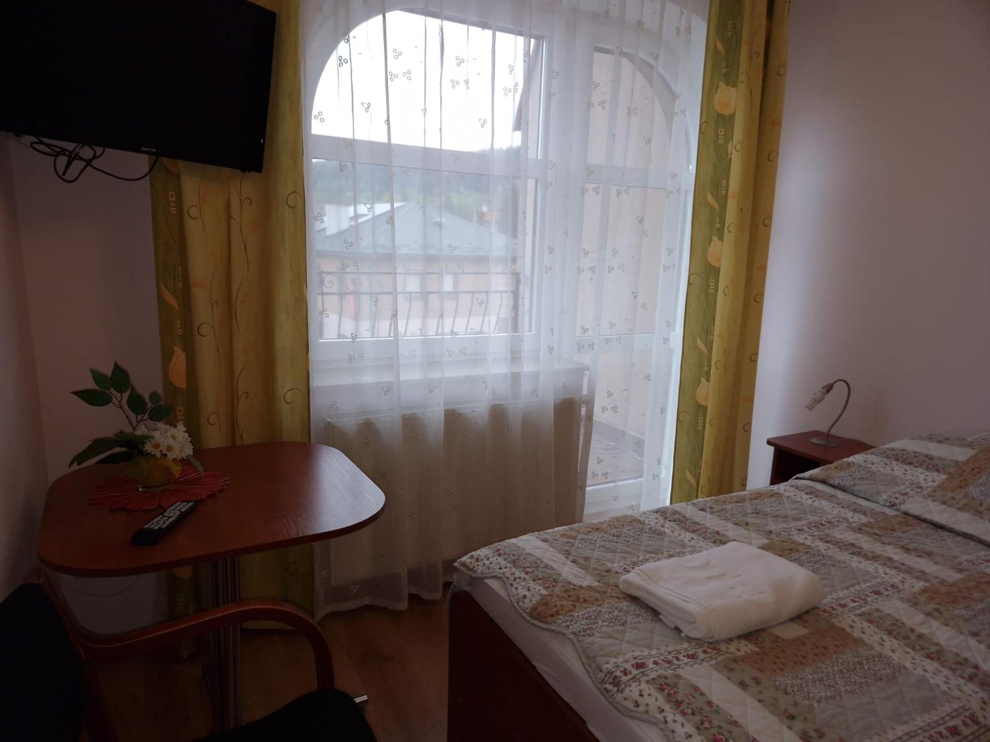 Gosciniec Ustrzycki Hotel Ustrzyki Dolne Buitenkant foto
