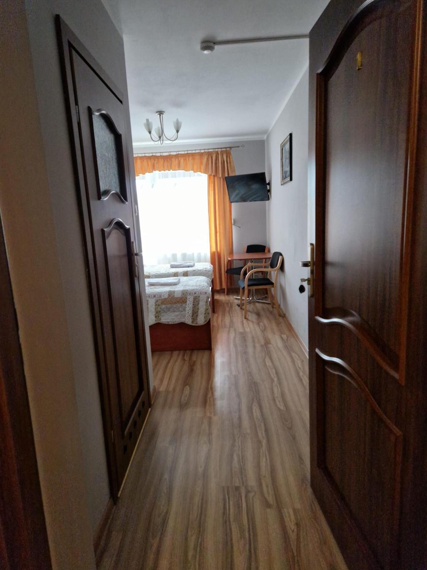 Gosciniec Ustrzycki Hotel Ustrzyki Dolne Buitenkant foto