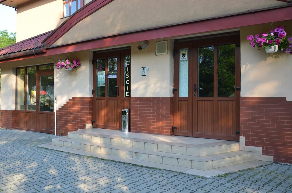 Gosciniec Ustrzycki Hotel Ustrzyki Dolne Buitenkant foto
