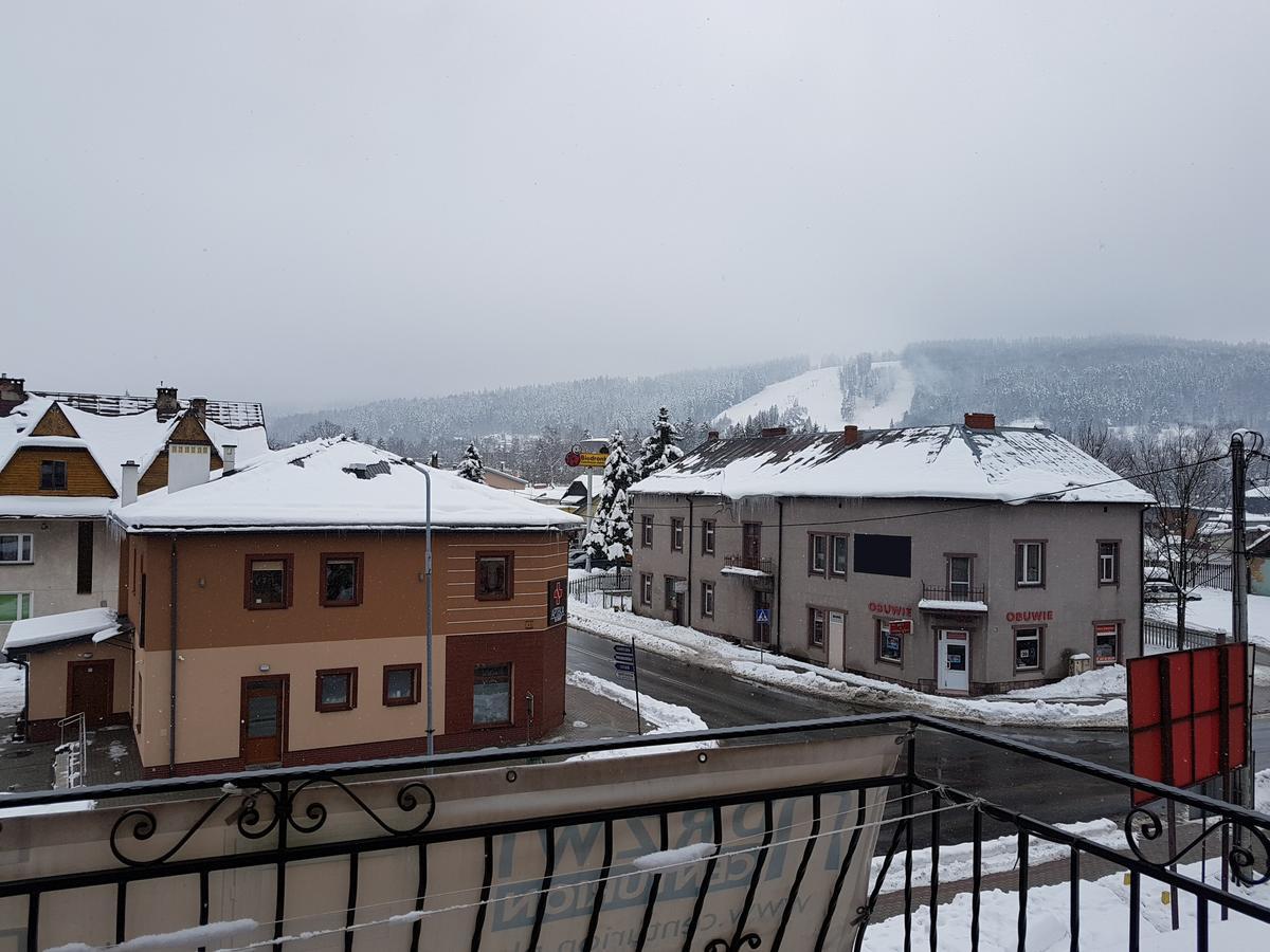 Gosciniec Ustrzycki Hotel Ustrzyki Dolne Buitenkant foto